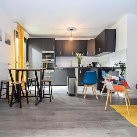 Super Avec Balcon Et Parking A * Paris