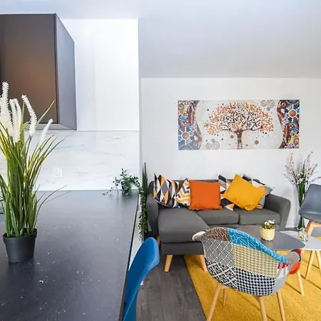 Super Avec Balcon Et Parking A *