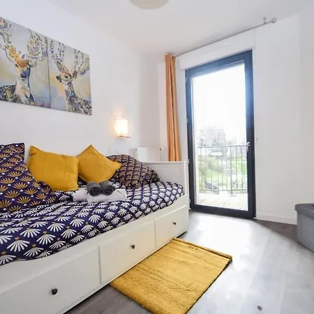 Daire Super Avec Balcon Et Parking A