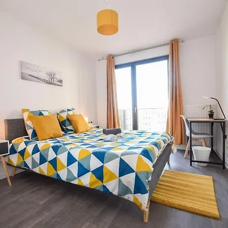 Daire Super Avec Balcon Et Parking A