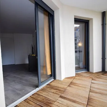 Super Avec Balcon Et Parking A * Paris